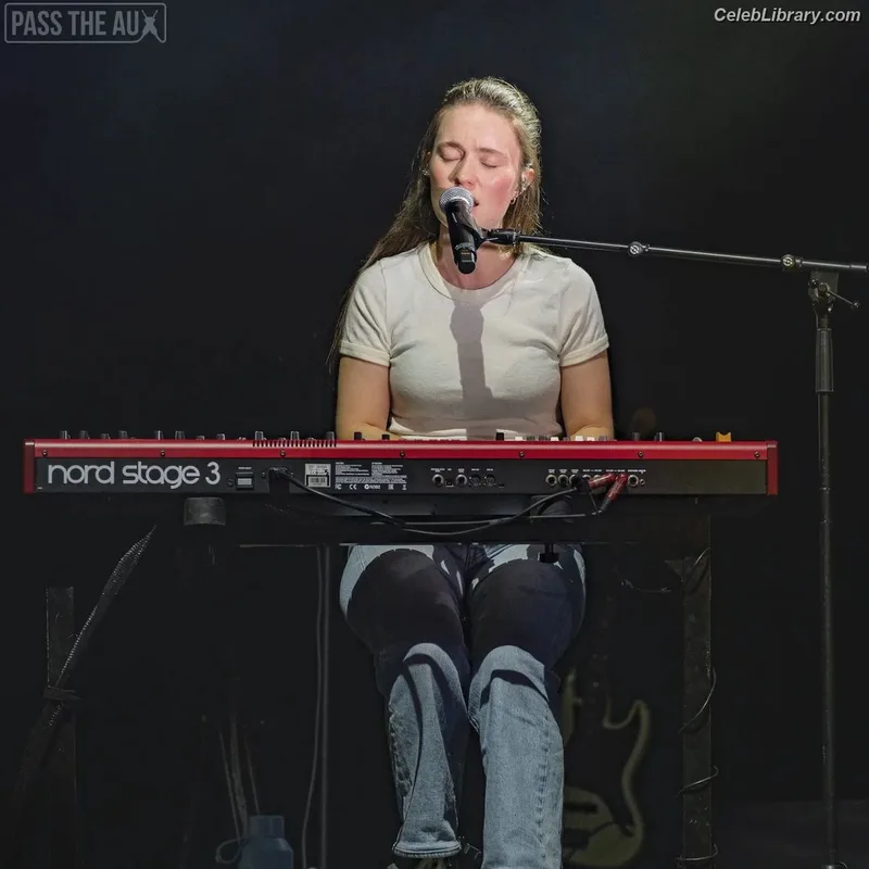 Sigrid Solbakk Raabe photo 5 of 599
