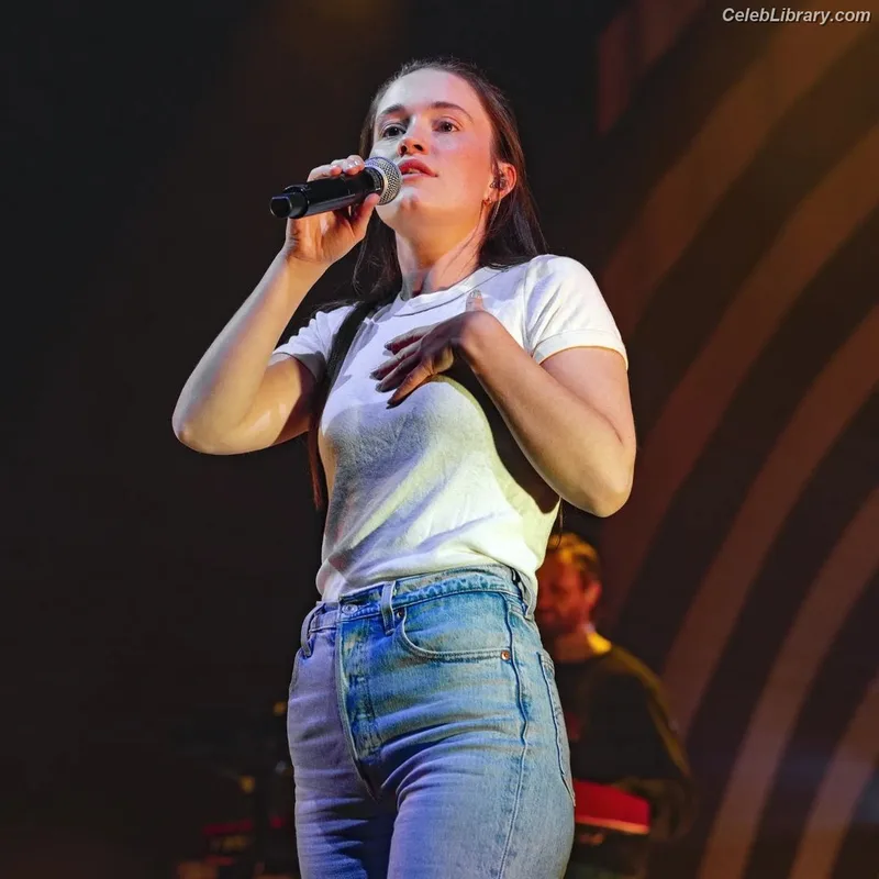 Sigrid Solbakk Raabe photo 6 of 599