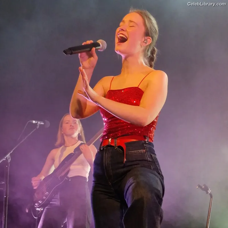 Sigrid Solbakk Raabe photo 9 of 599