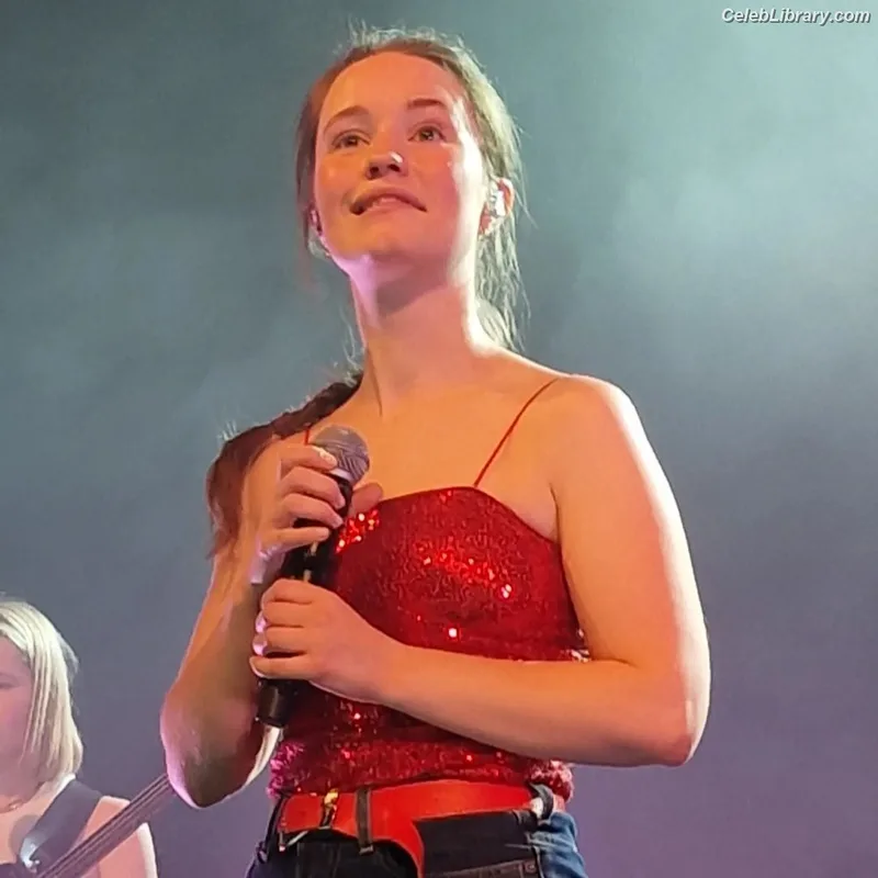 Sigrid Solbakk Raabe photo 10 of 599