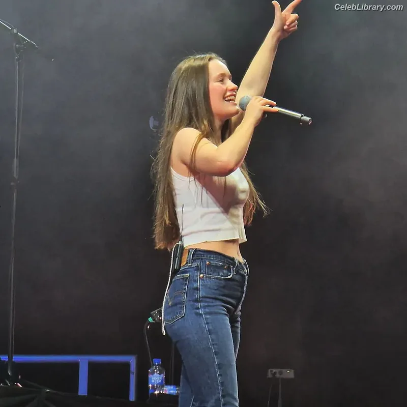 Sigrid Solbakk Raabe photo 14 of 599