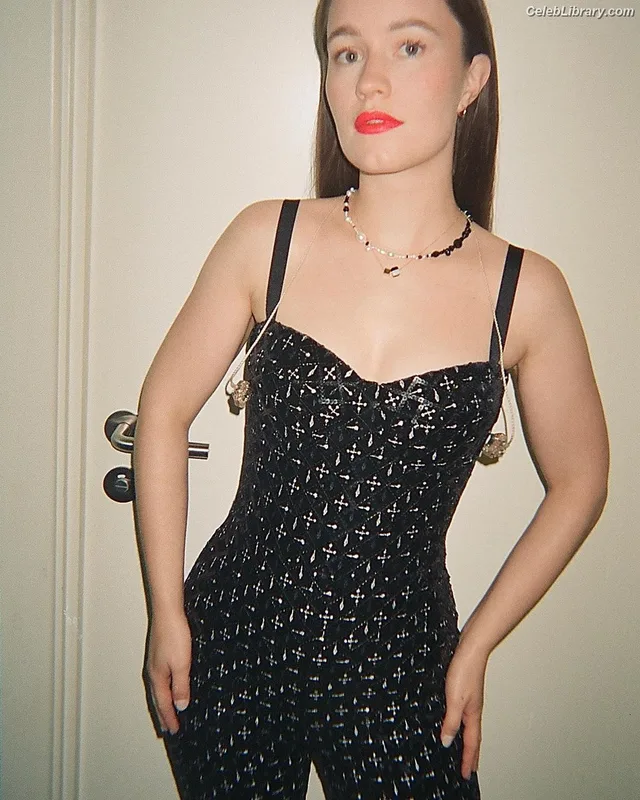 Sigrid Solbakk Raabe photo 20 of 599