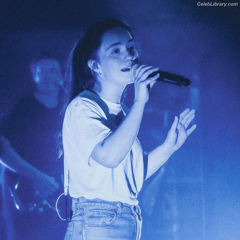 Sigrid Solbakk Raabe photo 2 of 599