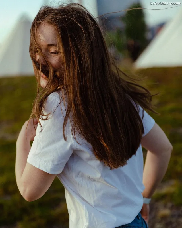 Sigrid Solbakk Raabe photo 22 of 599