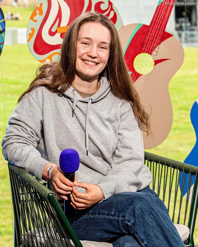Sigrid Solbakk Raabe photo 24 of 599