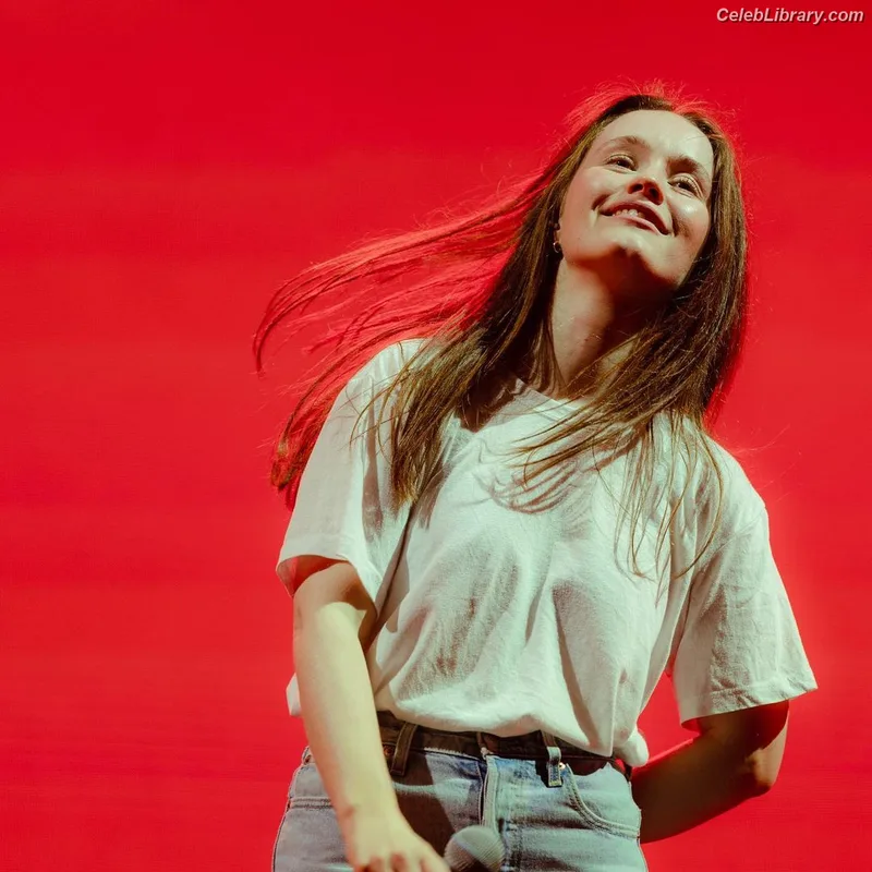 Sigrid Solbakk Raabe photo 8 of 599