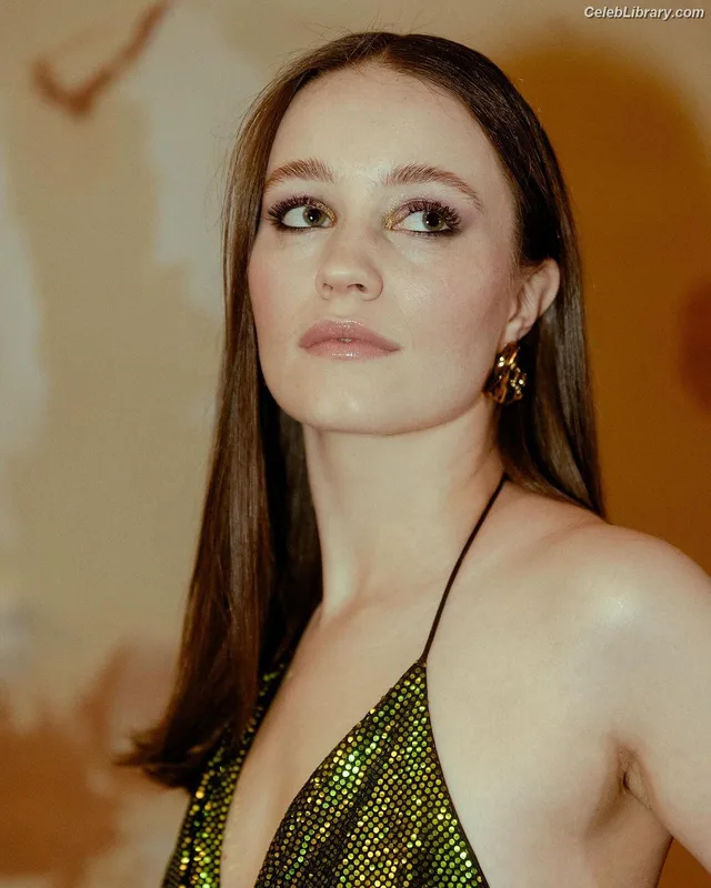 Sigrid Solbakk Raabe photo 9 of 599