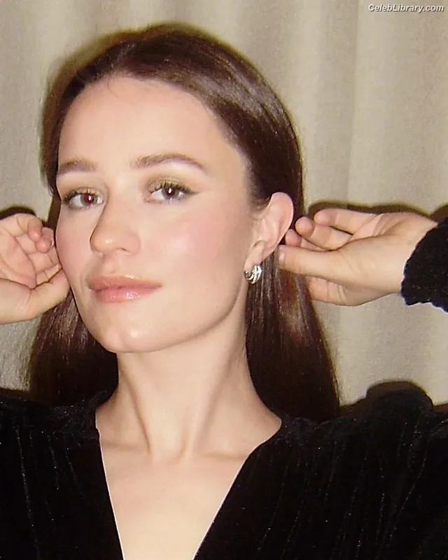 Sigrid Solbakk Raabe photo 15 of 599
