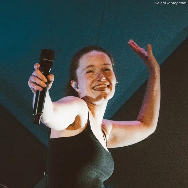 Sigrid Solbakk Raabe photo 21 of 599