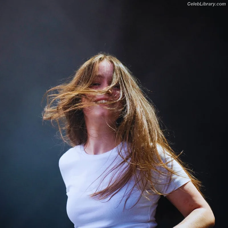 Sigrid Solbakk Raabe photo 1 of 599