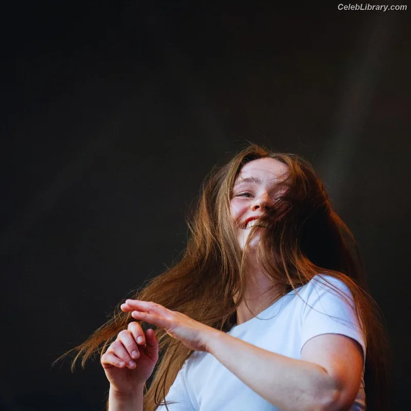 Sigrid Solbakk Raabe photo 2 of 599