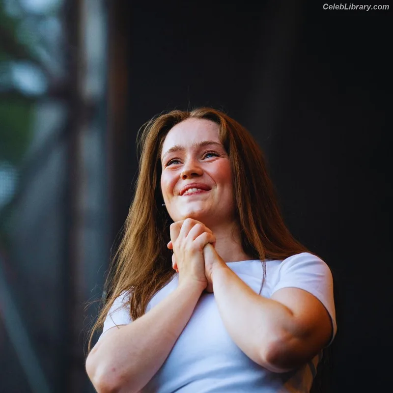Sigrid Solbakk Raabe photo 3 of 599