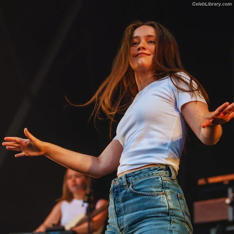 Sigrid Solbakk Raabe photo 5 of 599