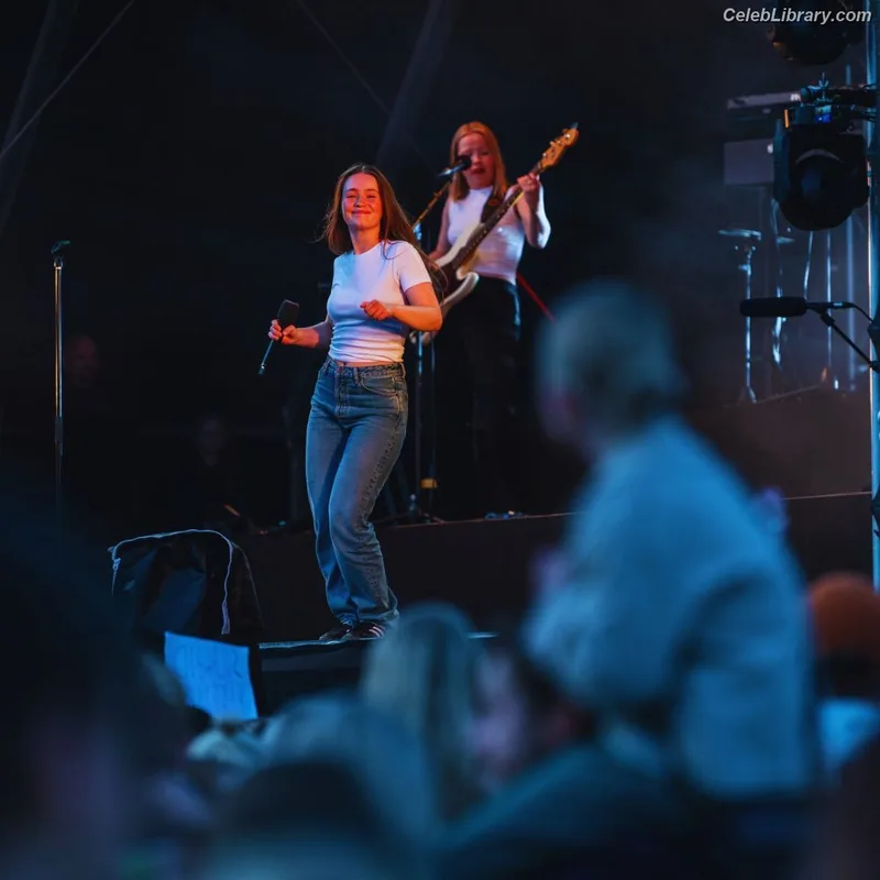 Sigrid Solbakk Raabe photo 6 of 599
