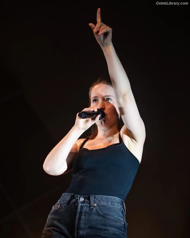 Sigrid Solbakk Raabe photo 12 of 599