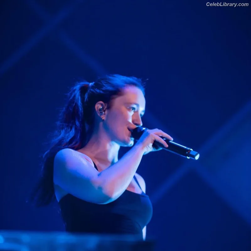 Sigrid Solbakk Raabe photo 13 of 599