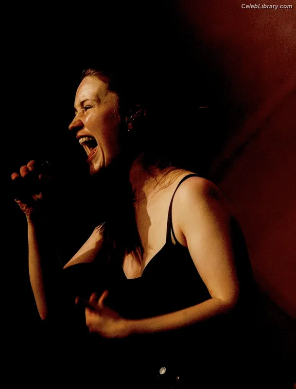 Sigrid Solbakk Raabe photo 24 of 599