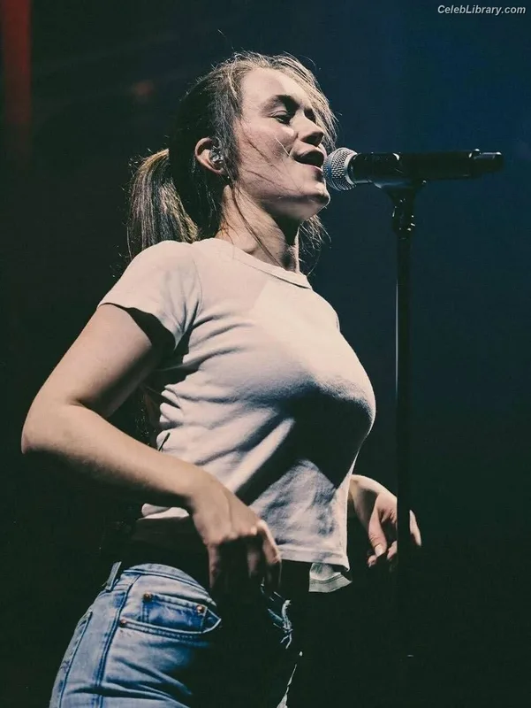 Sigrid Solbakk Raabe photo 10 of 599