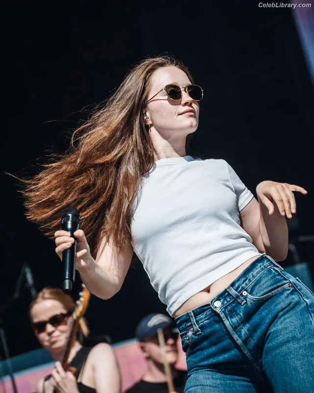 Sigrid Solbakk Raabe photo 16 of 599