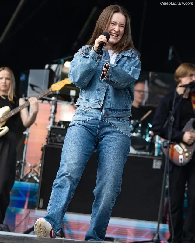Sigrid Solbakk Raabe photo 18 of 599