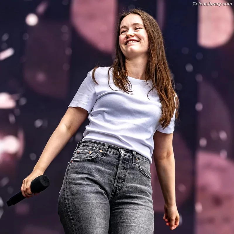 Sigrid Solbakk Raabe photo 5 of 599