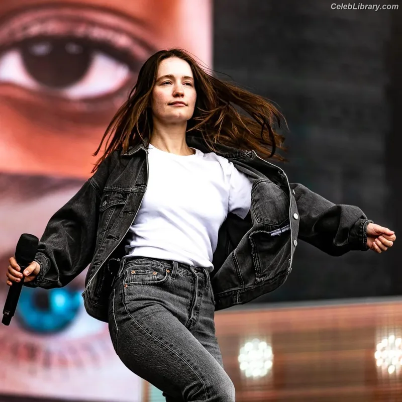 Sigrid Solbakk Raabe photo 6 of 599