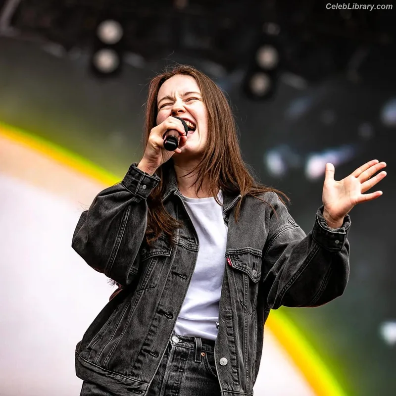 Sigrid Solbakk Raabe photo 7 of 599