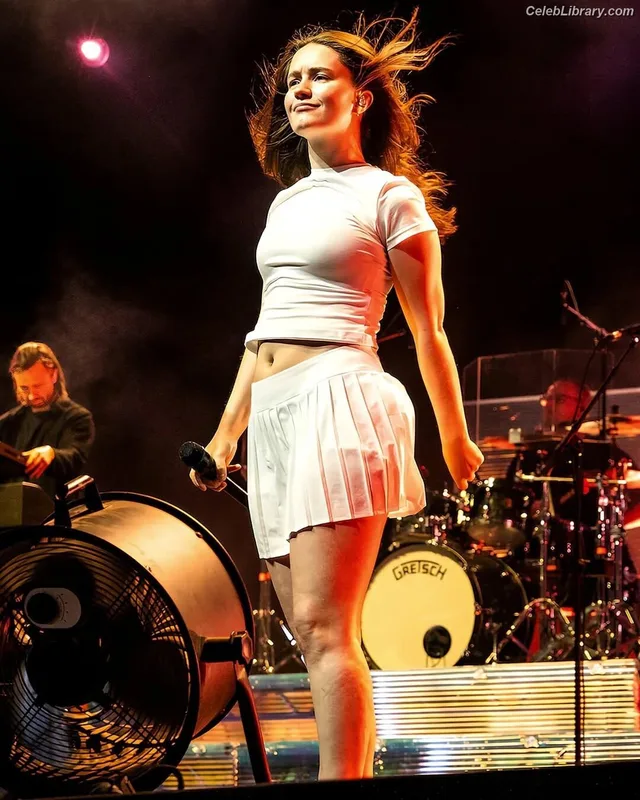 Sigrid Solbakk Raabe photo 14 of 599