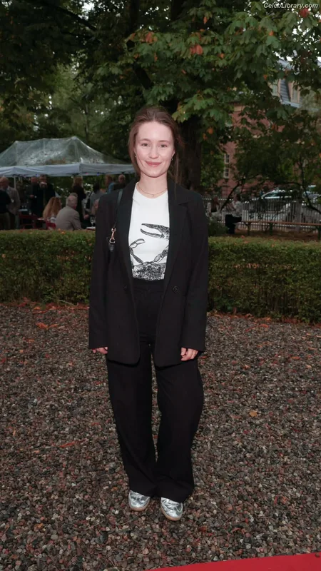 Sigrid Solbakk Raabe photo 10 of 599