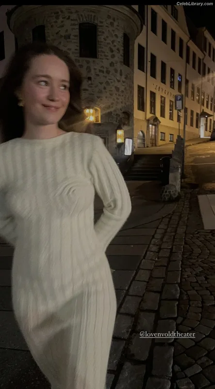 Sigrid Solbakk Raabe photo 13 of 599