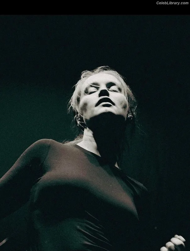 Sigrid Solbakk Raabe photo 19 of 599