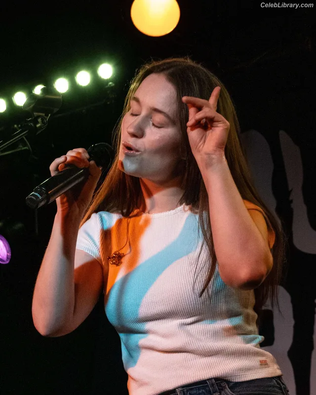 Sigrid Solbakk Raabe photo 8 of 599