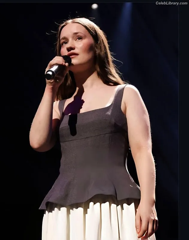 Sigrid Solbakk Raabe photo 10 of 599