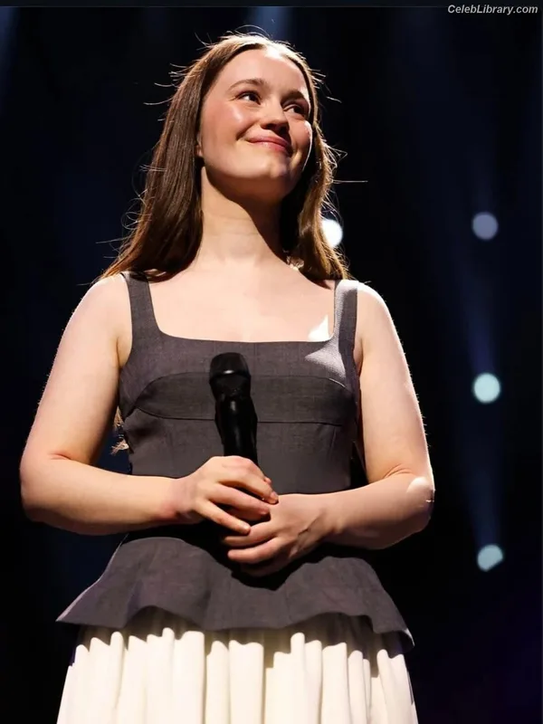 Sigrid Solbakk Raabe photo 11 of 599