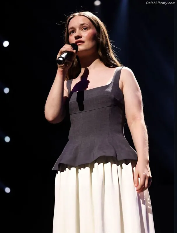 Sigrid Solbakk Raabe photo 12 of 599