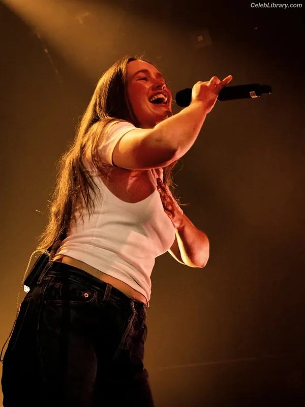 Sigrid Solbakk Raabe photo 22 of 599