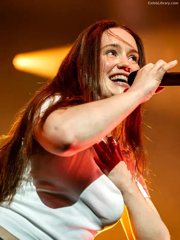 Sigrid Solbakk Raabe photo 24 of 599