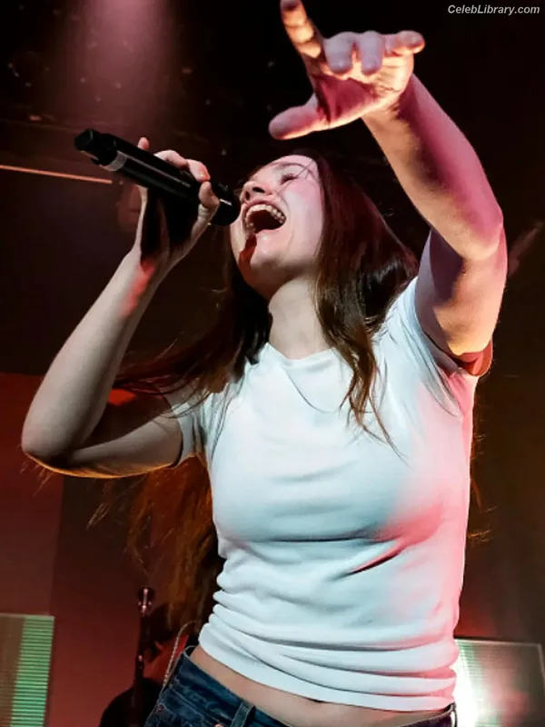Sigrid Solbakk Raabe photo 5 of 599