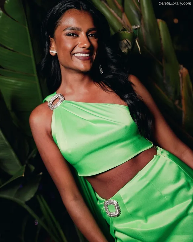 Simone Ashley photo 3 of 418