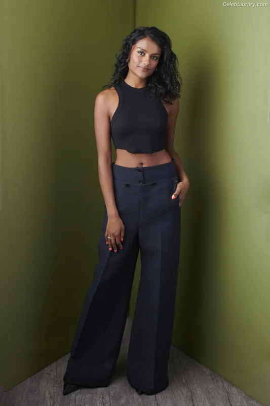 Simone Ashley photo 6 of 418