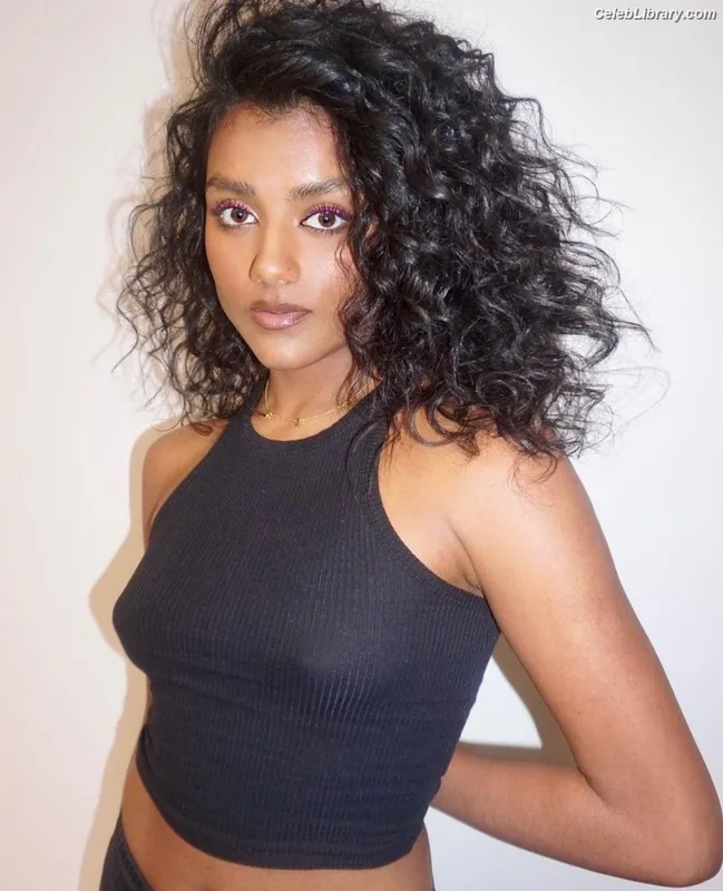 Simone Ashley photo 3 of 418