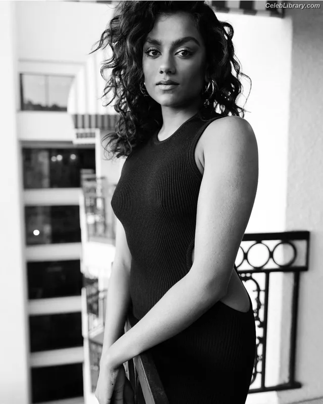 Simone Ashley photo 12 of 418