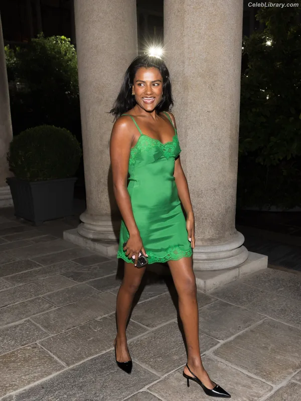 Simone Ashley photo 5 of 418