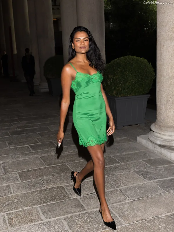 Simone Ashley photo 10 of 418