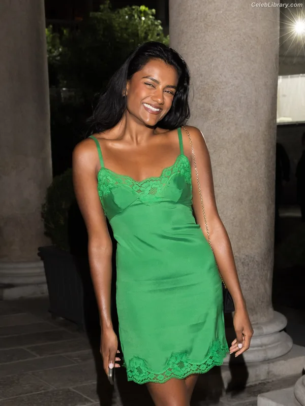 Simone Ashley photo 11 of 418