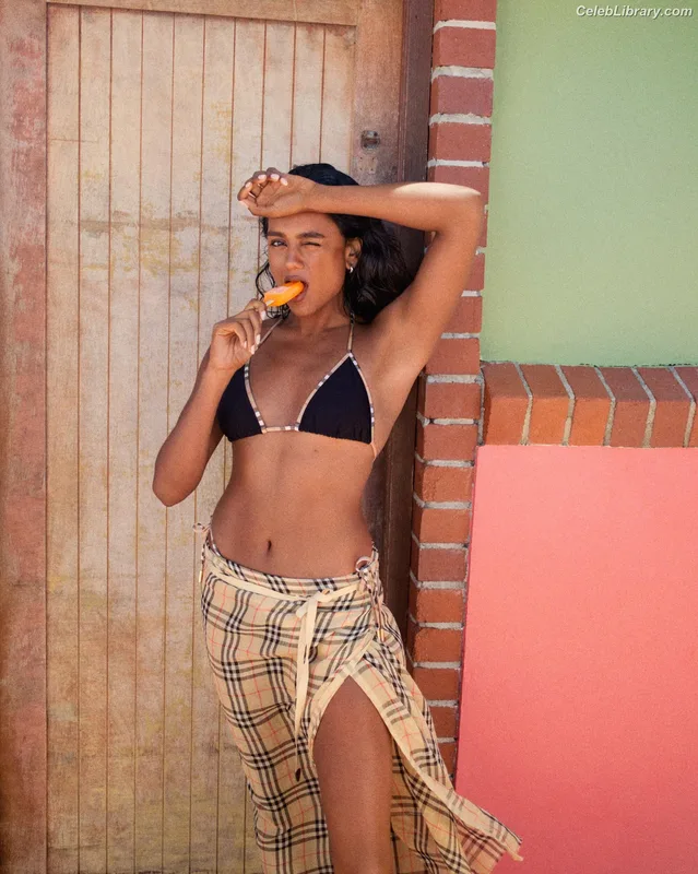 Simone Ashley photo 11 of 418
