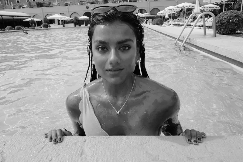 Simone Ashley photo 24 of 418