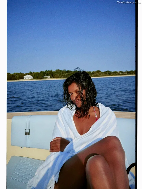 Simone Ashley photo 11 of 418