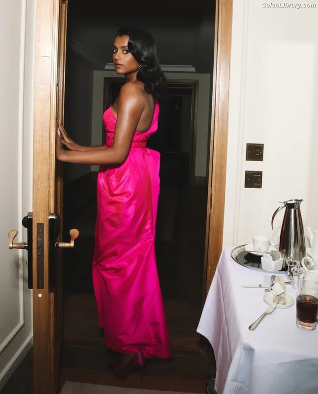 Simone Ashley photo 22 of 418