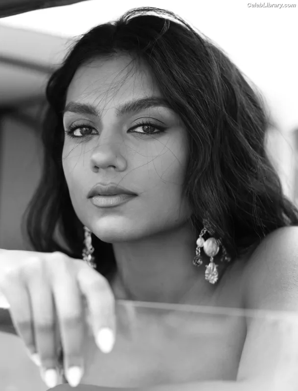 Simone Ashley photo 1 of 418
